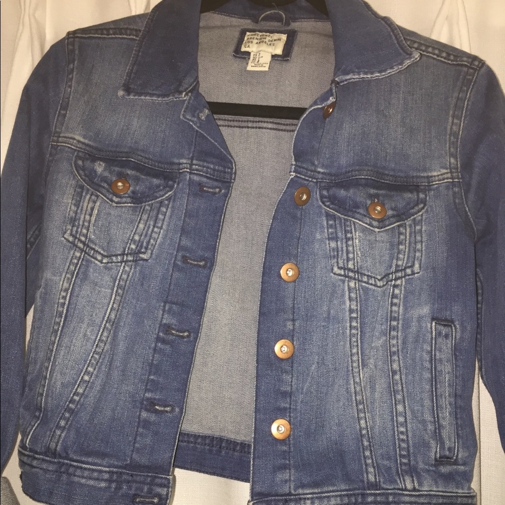 Forever 21 jean jacket cropped!